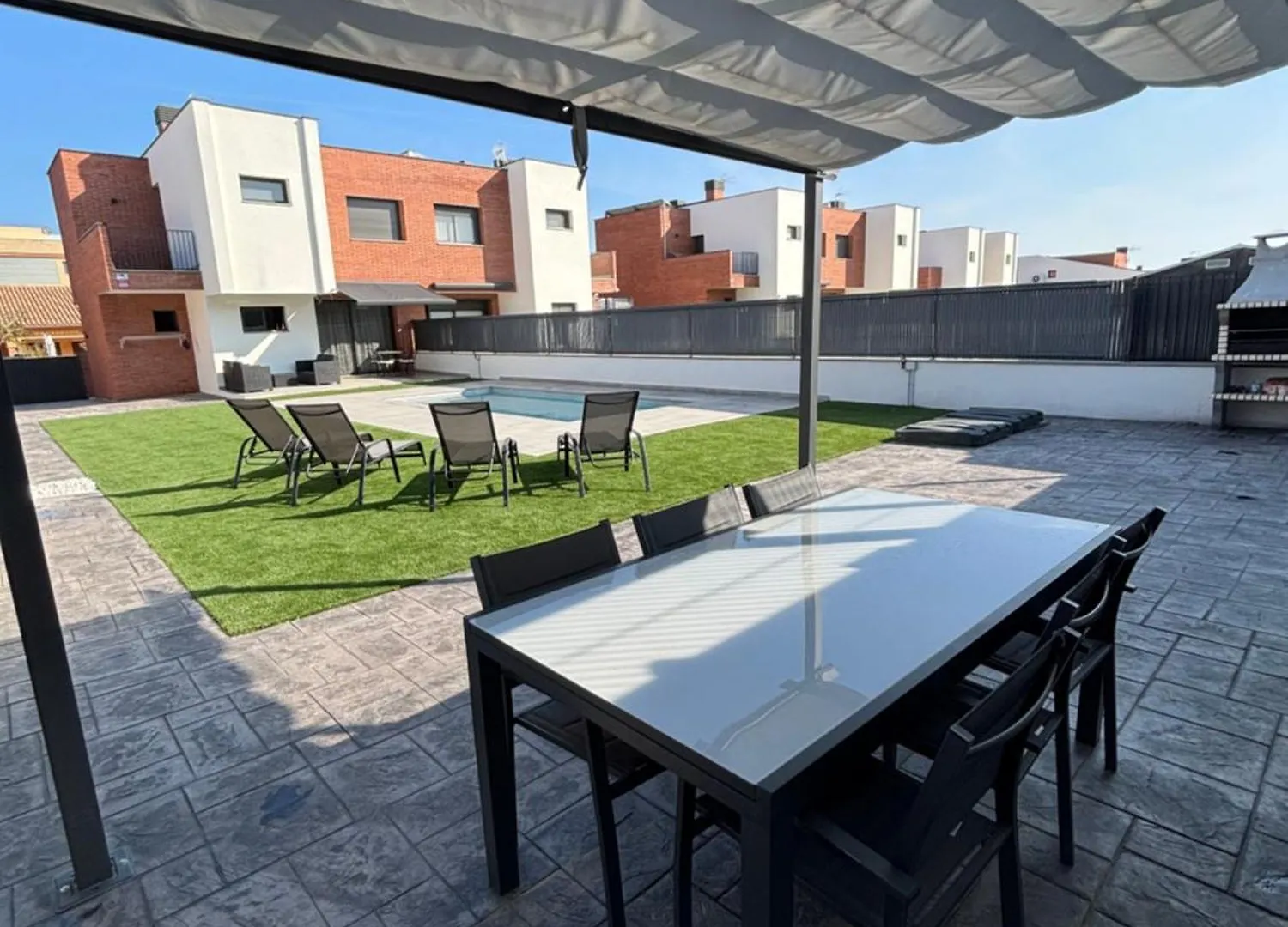 Casa Con Piscina Y Parking En Roda De Bera 0*,