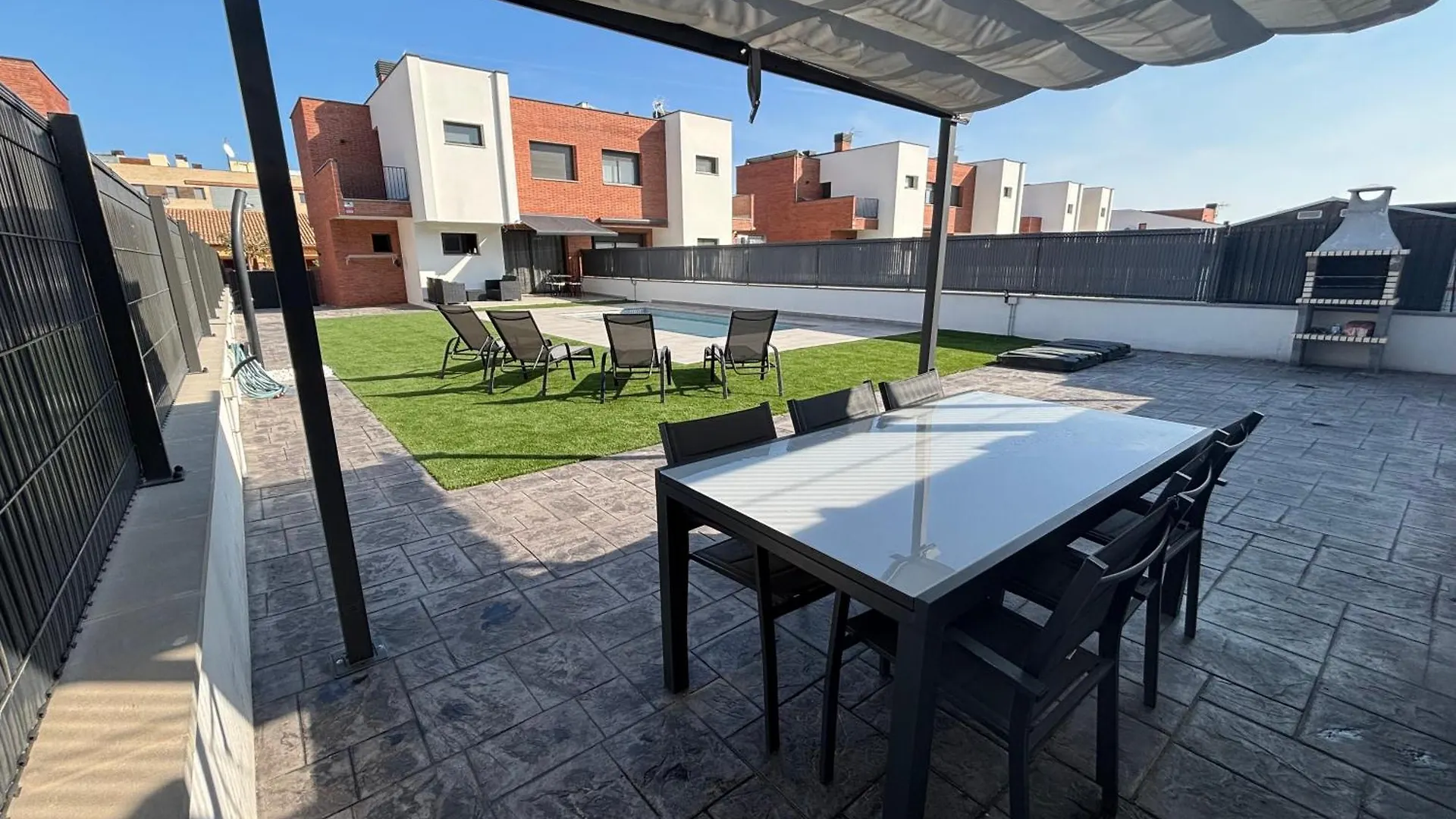 Casa Con Piscina Y Parking En Roda De Bera Holiday home