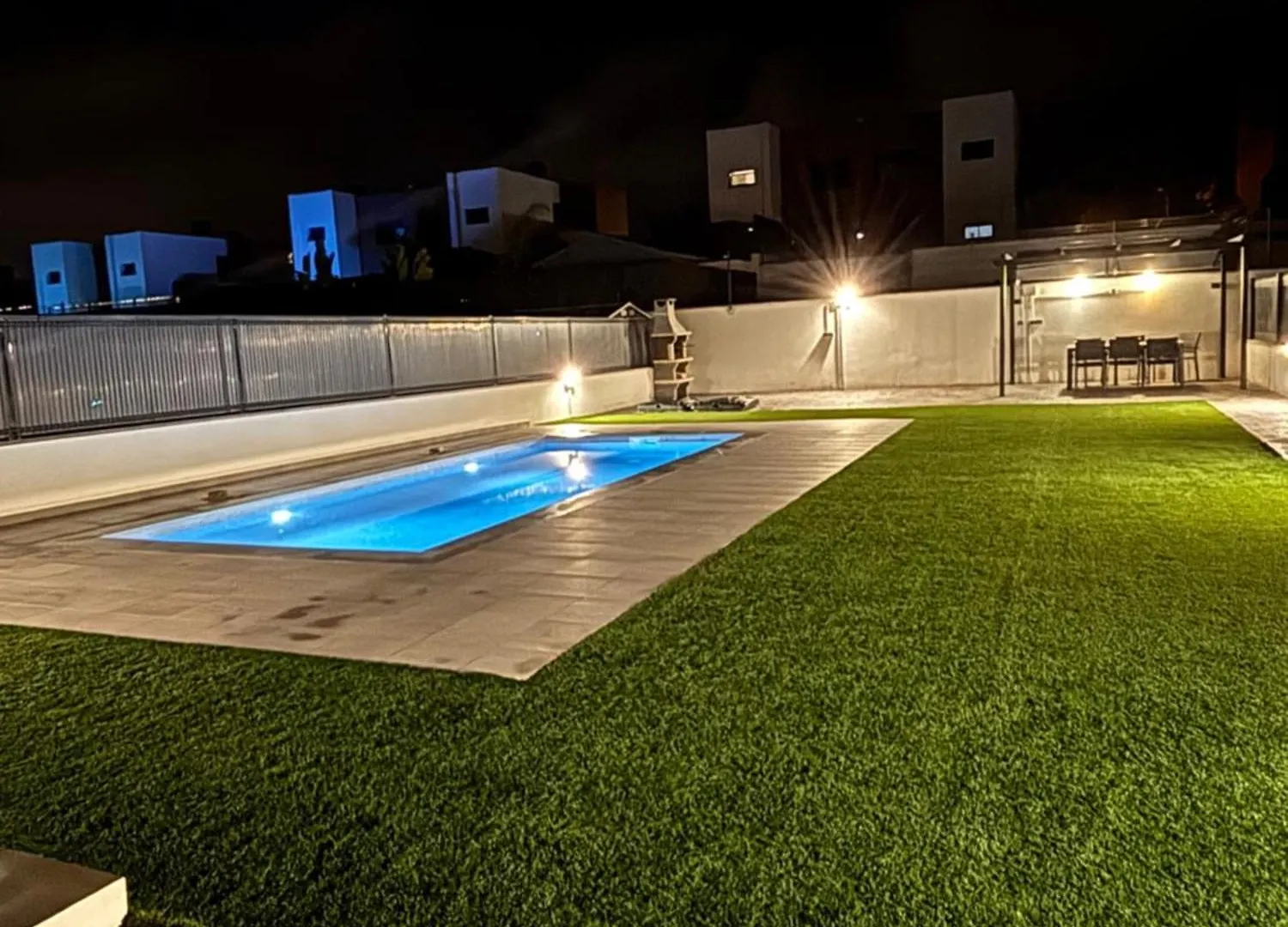 Casa Con Piscina Y Parking En Roda De Bera