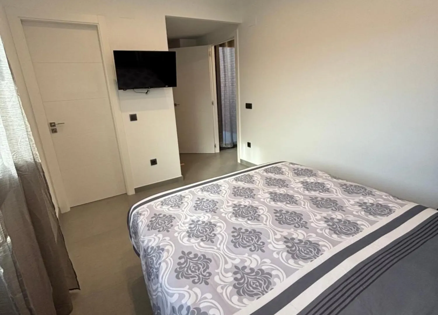 Casa Con Piscina Y Parking En Roda De Bera 0*,
