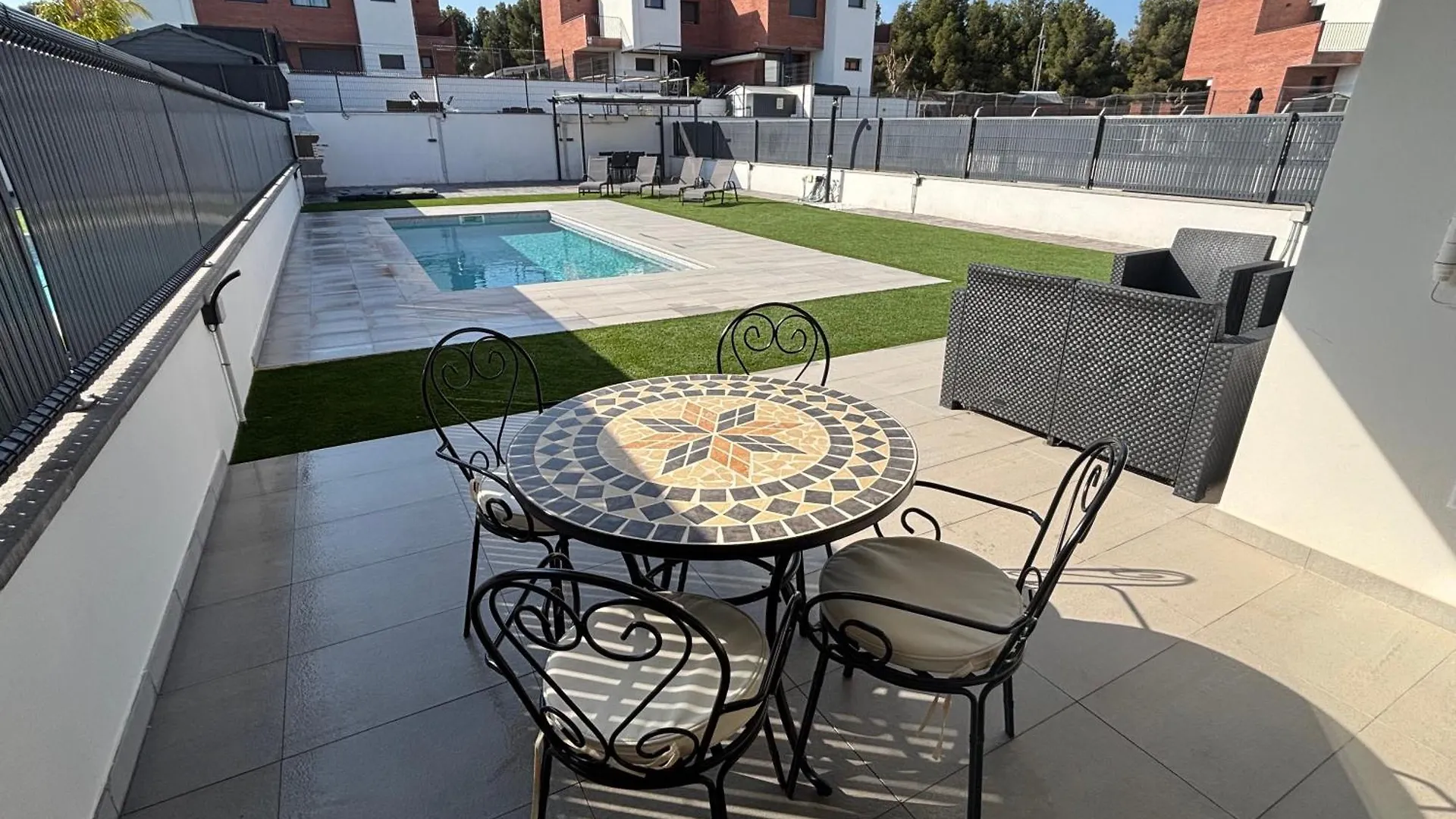 Casa Con Piscina Y Parking En Roda De Bera Spain